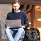 Ein Student der TH AB auf dem Campus in Turku