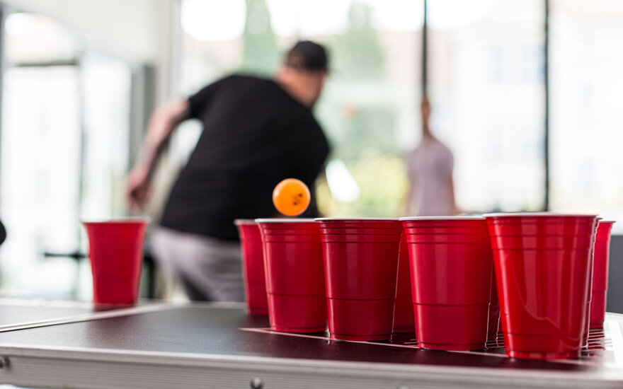 Rote Bierpongbecher