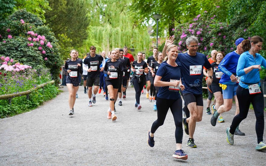 Prof. Dr.-Ing. Hartmut Bruhm und Julia Lamotte rennen beim Citylauf Aschaffenburg für die TH AB mit.