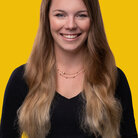 Portrait von Studentin Alina aus dem Studiengang IIM.