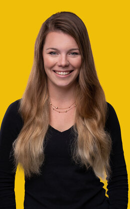 Portrait von Studentin Alina aus dem Studiengang IIM.