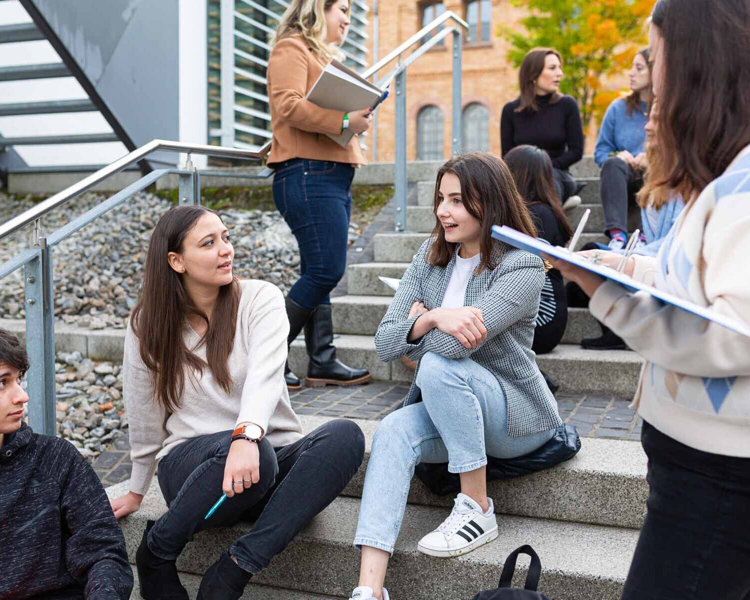 Internationale Austauschstudierende auf dem Campus