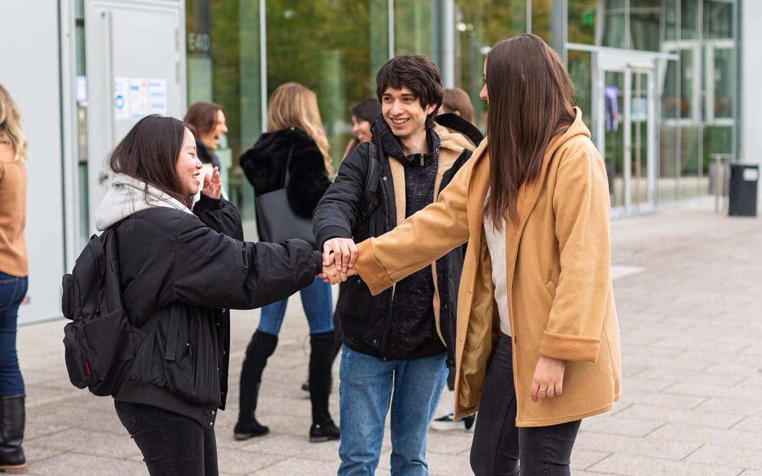 Internationale Austauschstudierende auf dem Campus