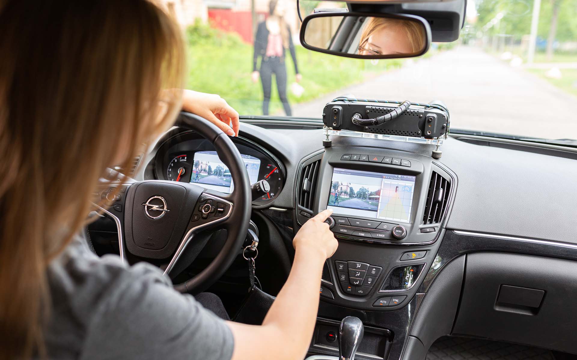 A student sits in a research vehicle at the TH Aschaffenburg.