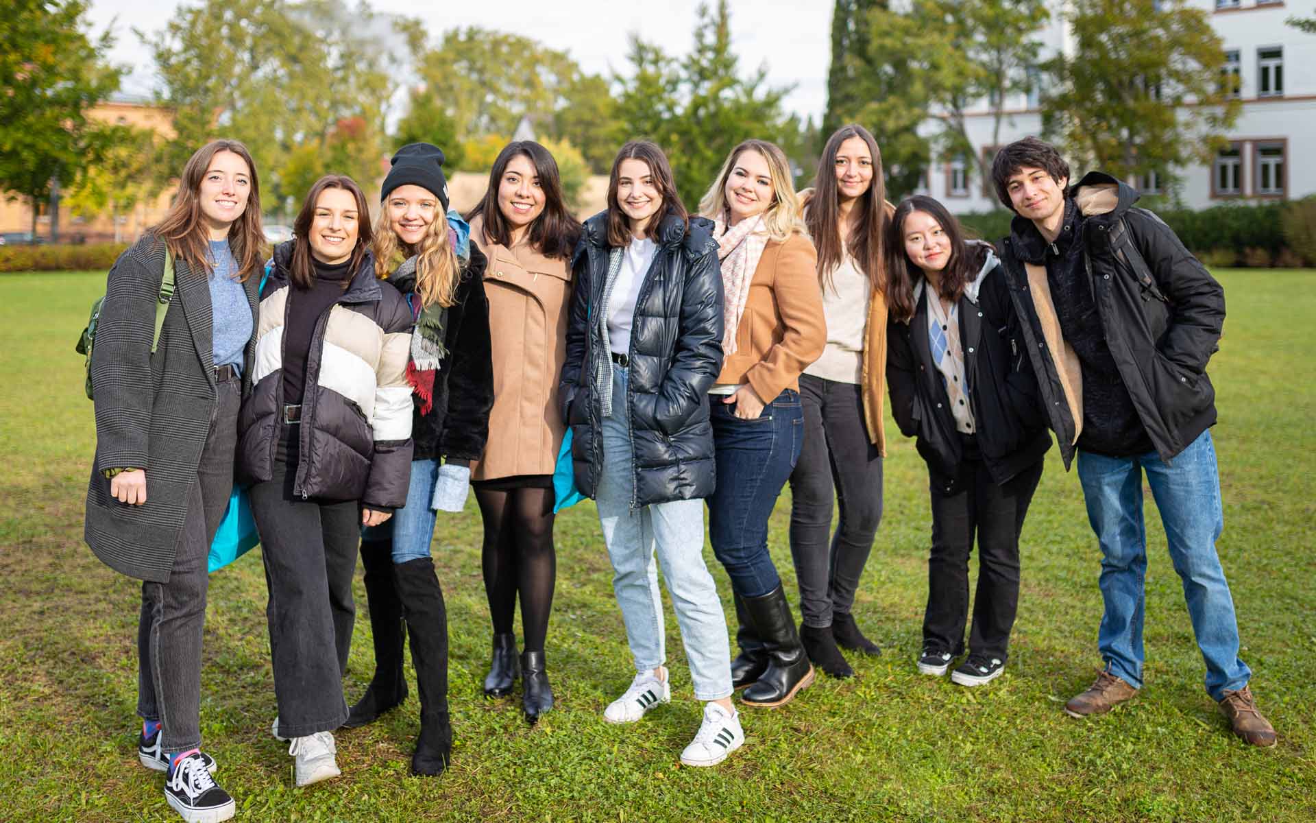 Internationale Austauschstudierende auf dem Campus